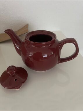 NWT(old Amsterdam )Ceramic Teapot in Deep Burgundy, dishwasher& microwave safe
